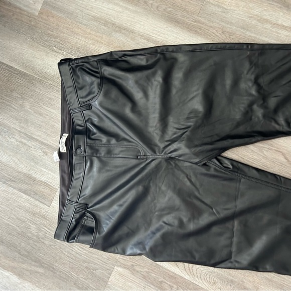 Abercrombie and Fitch Curve Love Vegan Leather 90s Straight Pant NEW NWT Black - Picture 7 of 8